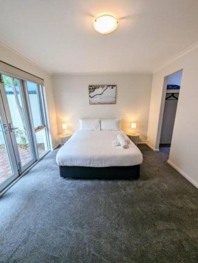 Bright & Conveniently Located Townhouse